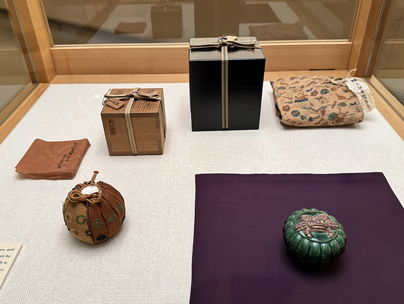 交趾菊蟹香合（展示風景）
