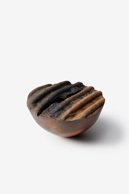 伊勢﨑晃一朗作「打文壺」