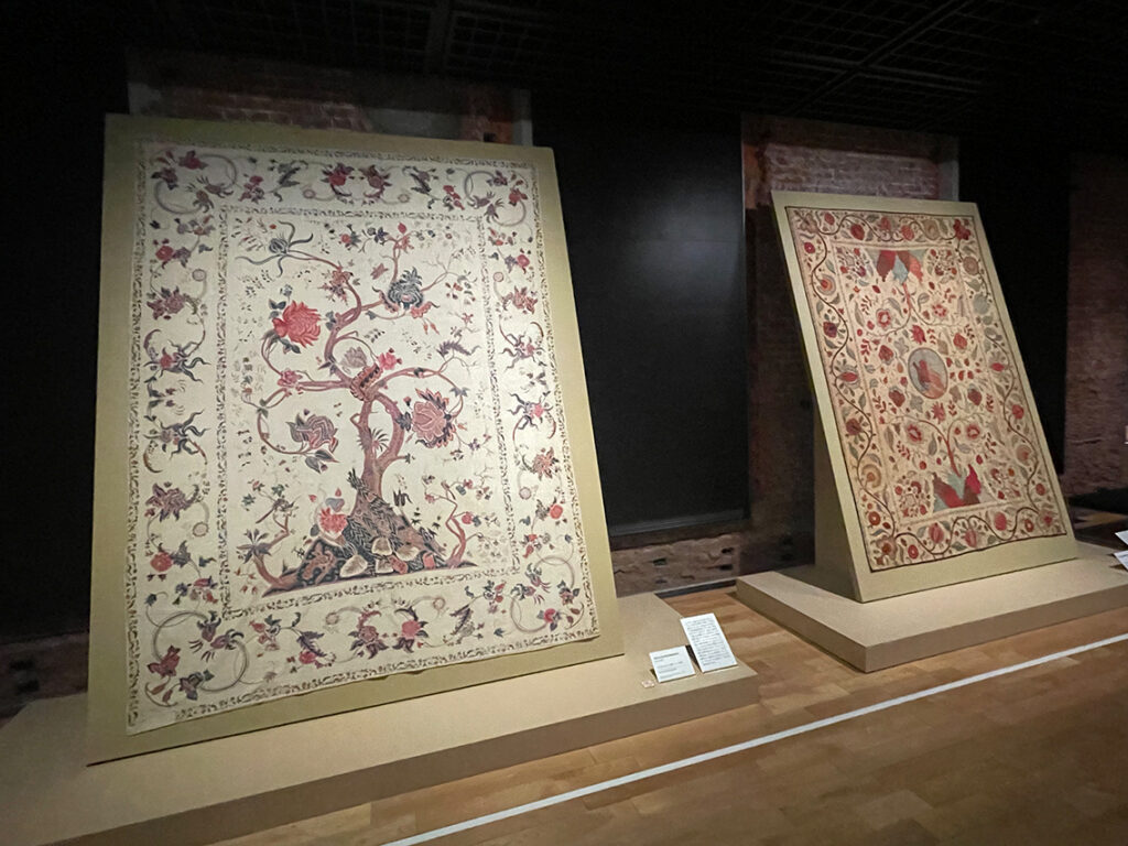 展示風景（9/12内覧会にて撮影）　カルン・タカール・コレクション　インド更紗 世界をめぐる物語／東京ステーションギャラリー