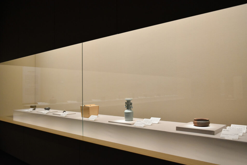 1. 賞玩のはじまり ―素朴を愛でる―　展示風景
