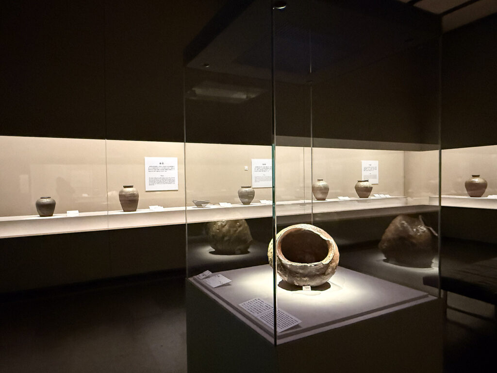 5. 中世の壺・甕の再発見 ―土と炎を見つめる―

展示風景