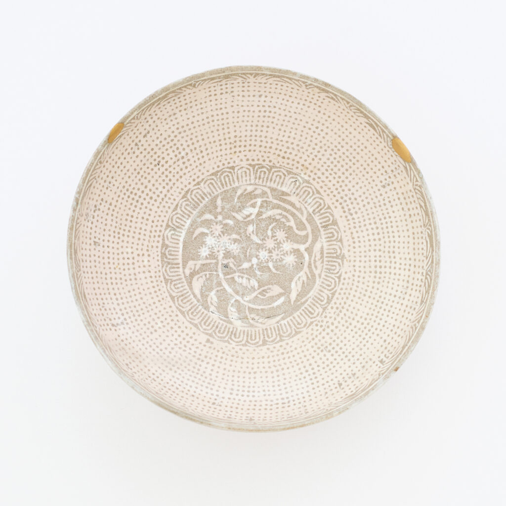 花三島鉢　李朝初期