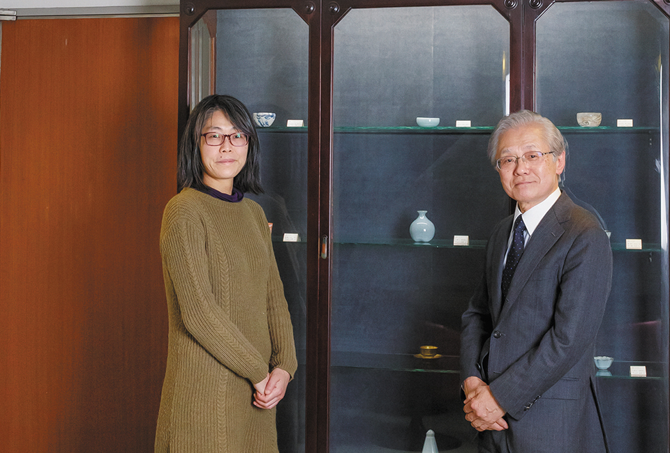 澤田瞳子さんと壺中居代表取締役の松浪幸夫さん