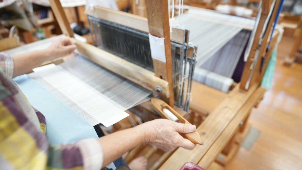 久米島紬（織り手）