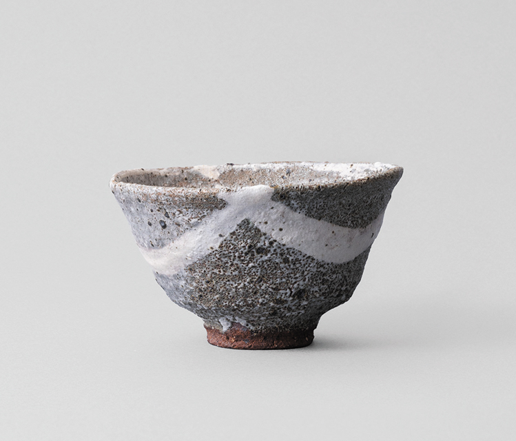 NIGO(R)作　灰釉刷毛目茶碗　銘 半白　仙鶴窯（旧廣永窯）